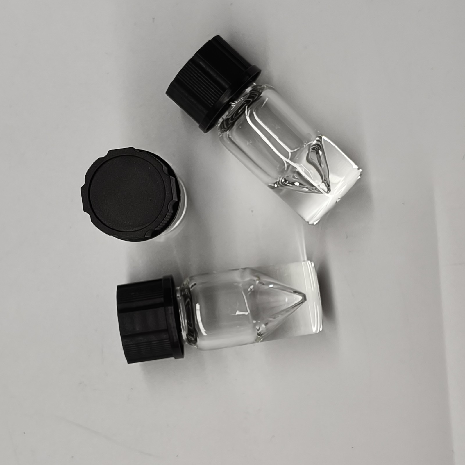 3mL Clear Borosilicate Glass Vial V-Shape with Solid Cap, Pack of 100 Vials Lab