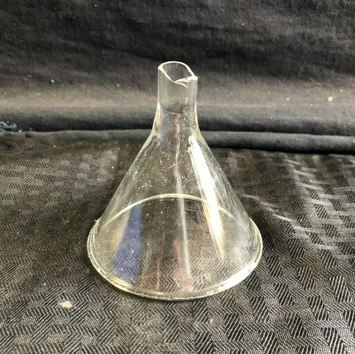 Kimble Kimax Glass 80mm ID 15mm OD Short Stem, Filling Funnel 29020-80 Chipped