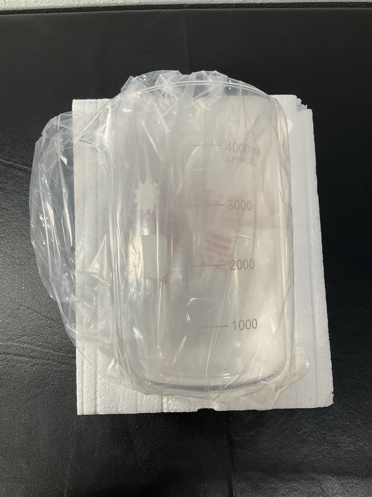Brand New – Unopened – Unbranded Scientific Glass Beaker GG17 4000ml