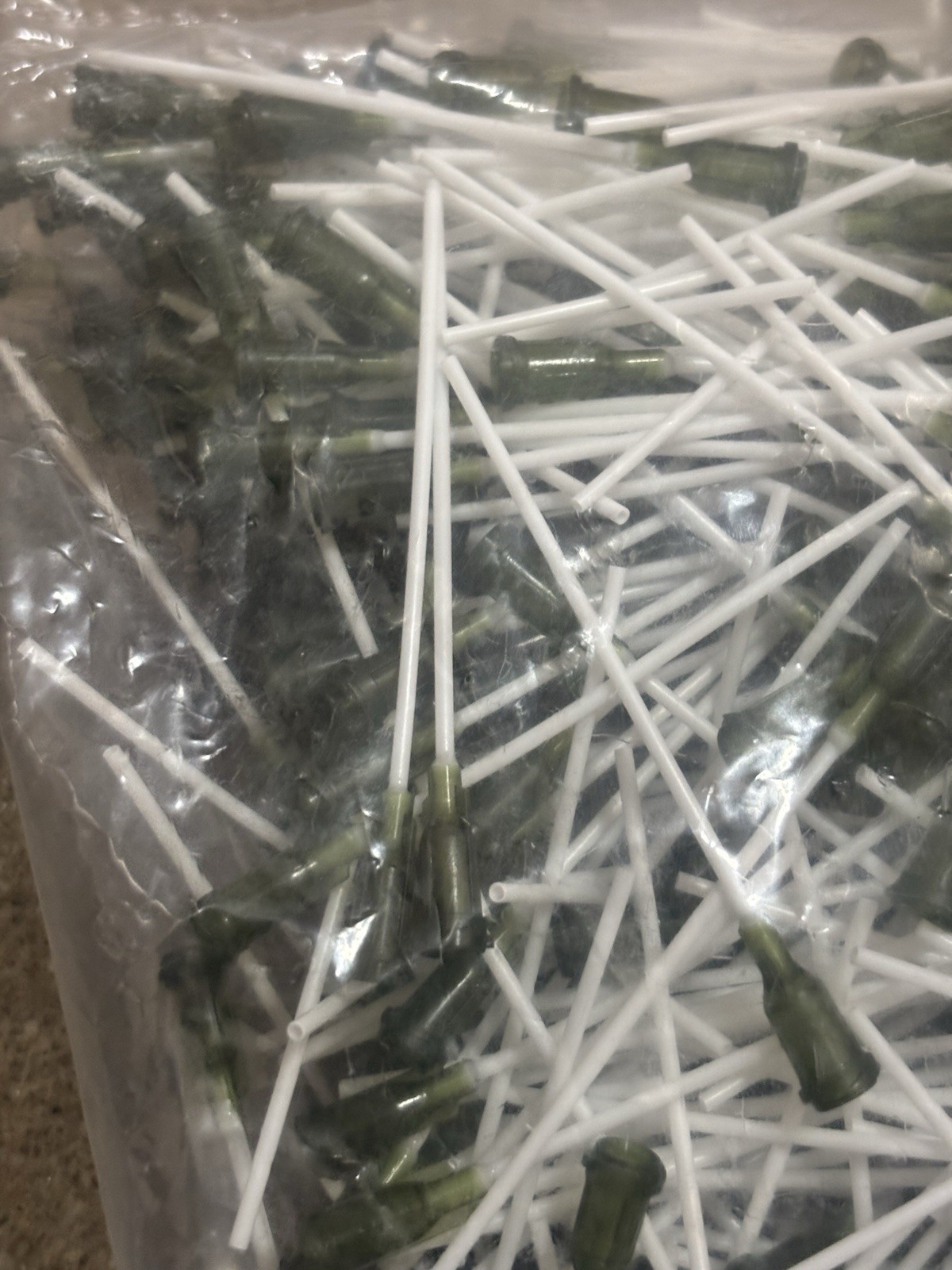 1000 Pack 14G Dispensing Needles Blunt Tip Luer Lock 2.5″ Plastic Hub Olive