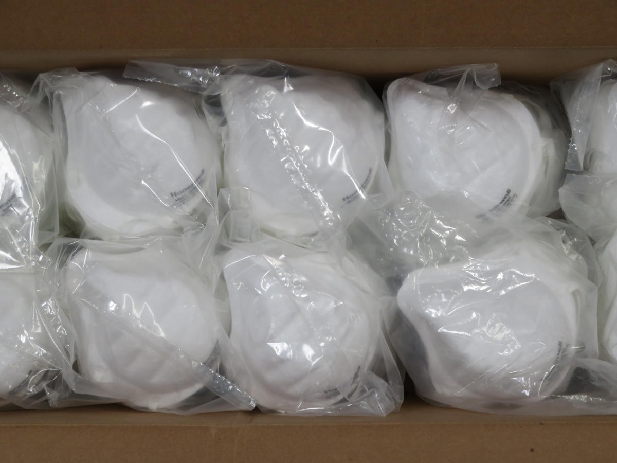 LOT OF 200 HONEYWELL DC300N95B N95 DISPOSABLE MASK