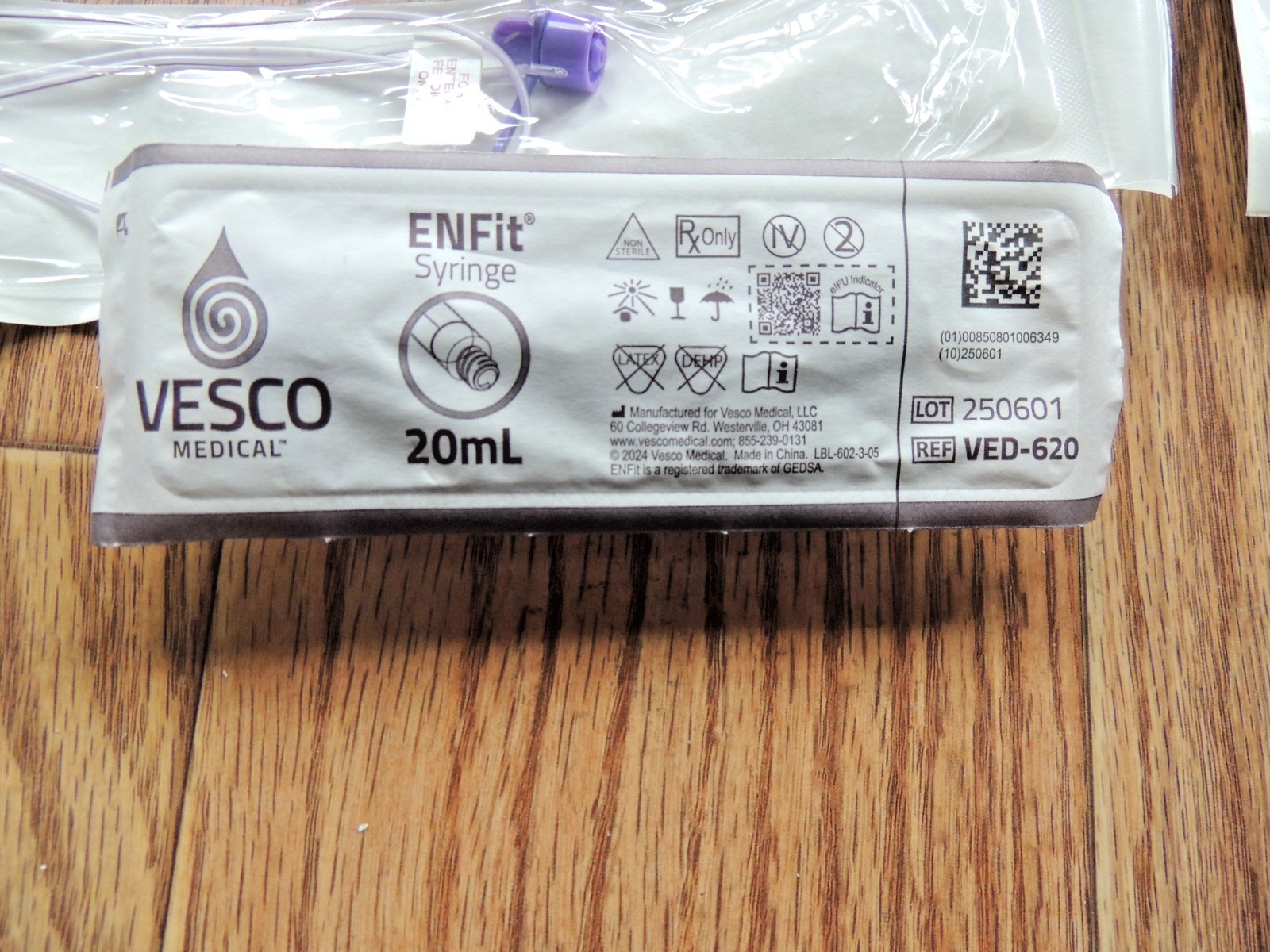 6) Vesco Medical ENFIT Flat Top Syringes, 20ML + 4 FEEDING TUBES AS PICTURE