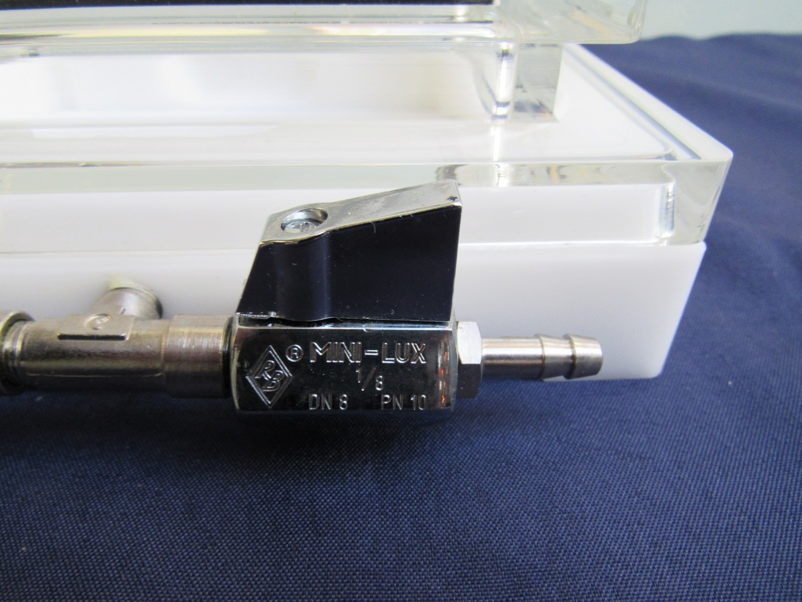 Unknown manuf. Vacuum Manifold w/ gauge, CAMOZZI RFU 4H2-1/8 VALVE, MINI-LUX DN8