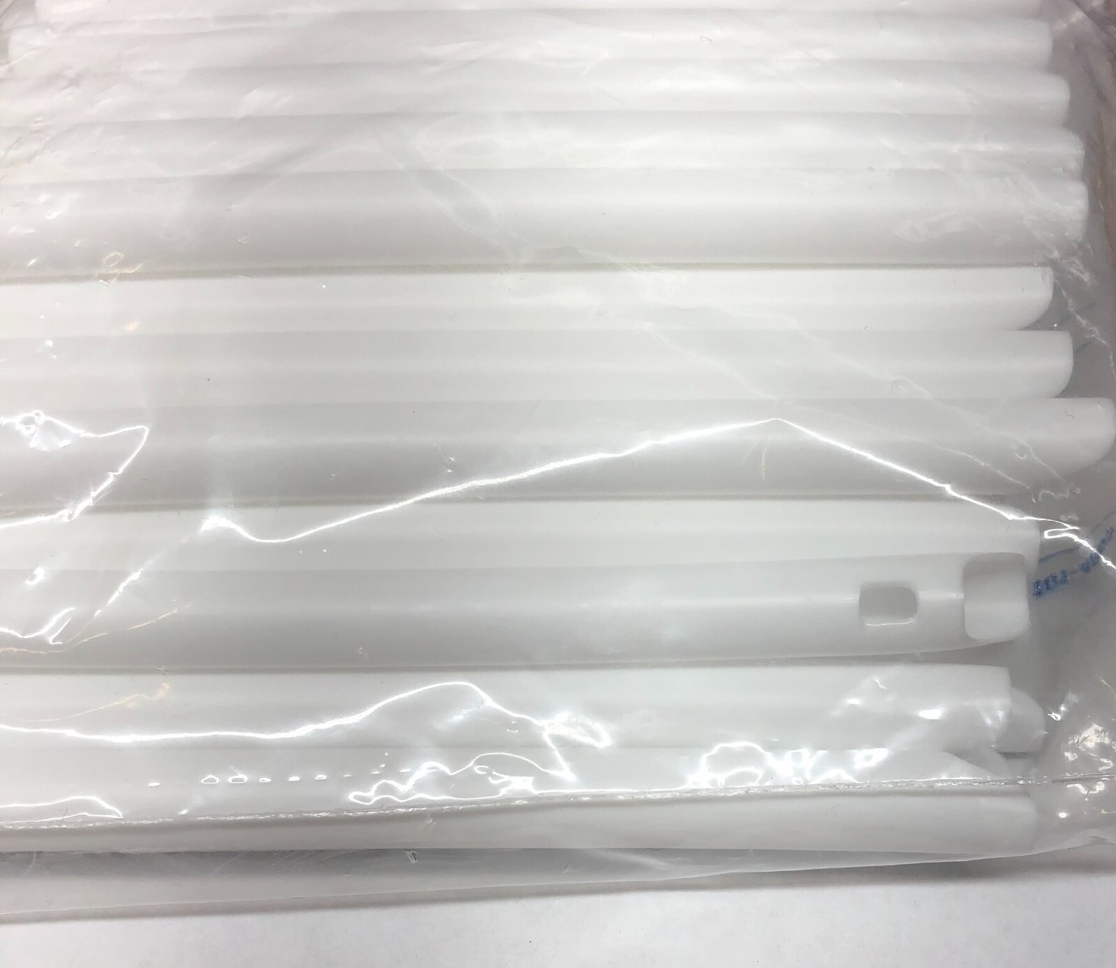 Case of 2,200 HENRY SCHEIN Vented Evacuator Tips 101-4856