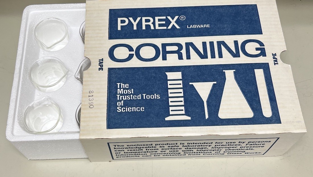 Corning PYREX 1000-100 100mL Glass Griffin Beaker w/ Spout 12-Pack Open Box