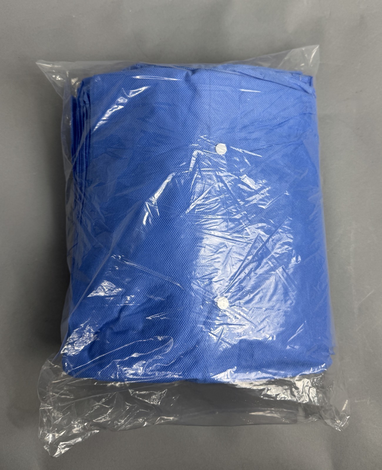 LOT OF 40 ULINE S-42018BLU-X DISPOSABLE LAB COATS: blue, unisex, XL|010-9278029