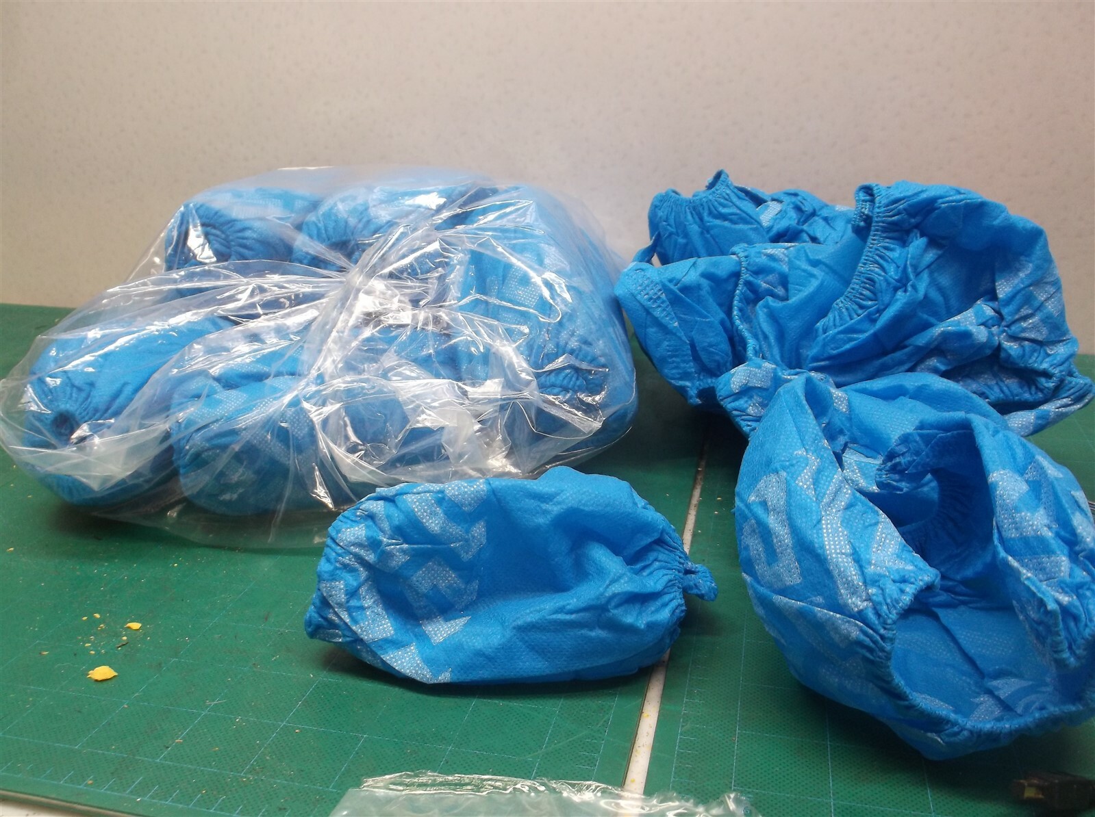 Shoe Covers Disposable Non Slip 100 Pack 50 Pairs Non Woven Fabric Boot Covers