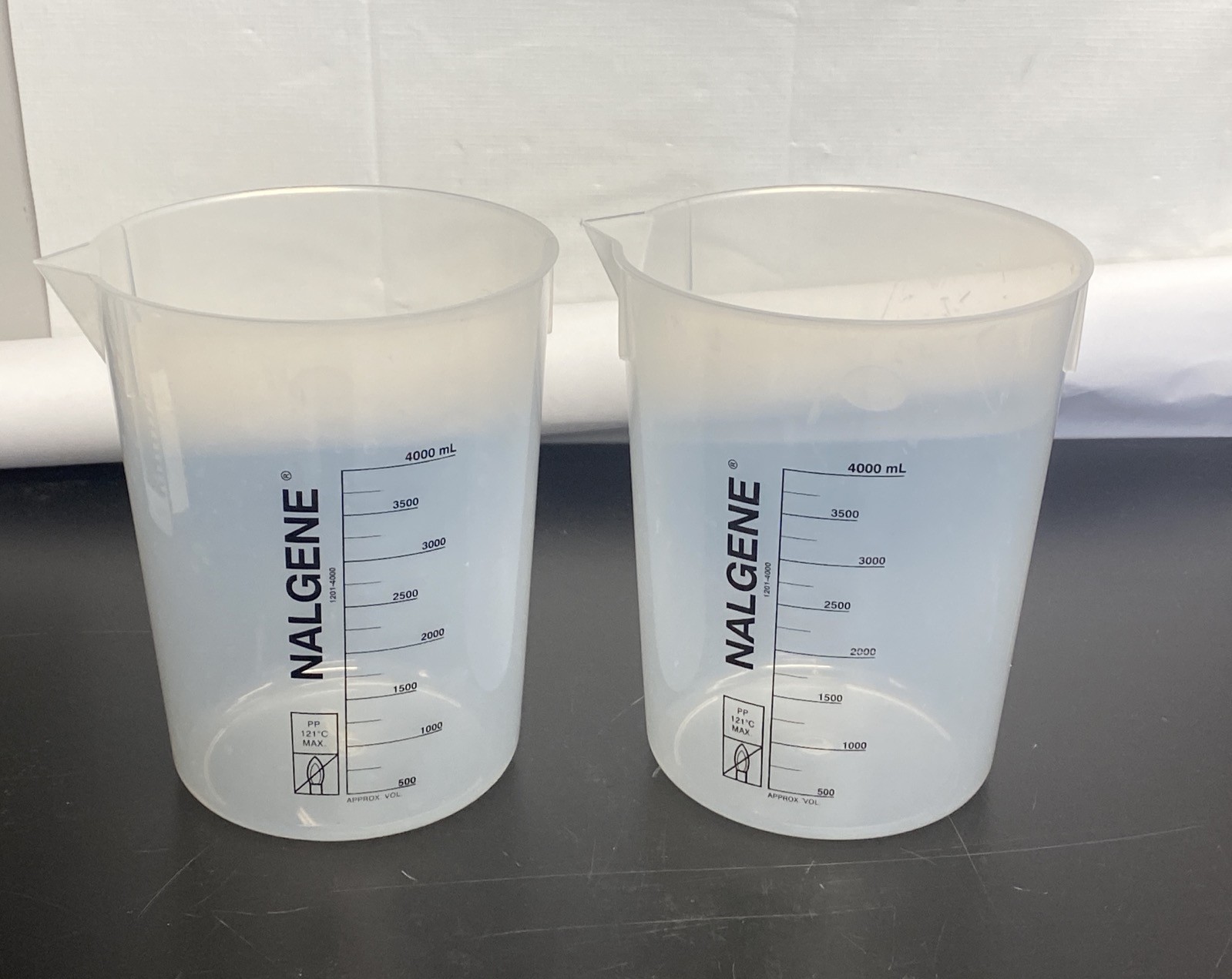 Used(2) THERMO NALGENE 4000mL 4L PP Graduated Low-Form Griffin Beakers 1201-4000