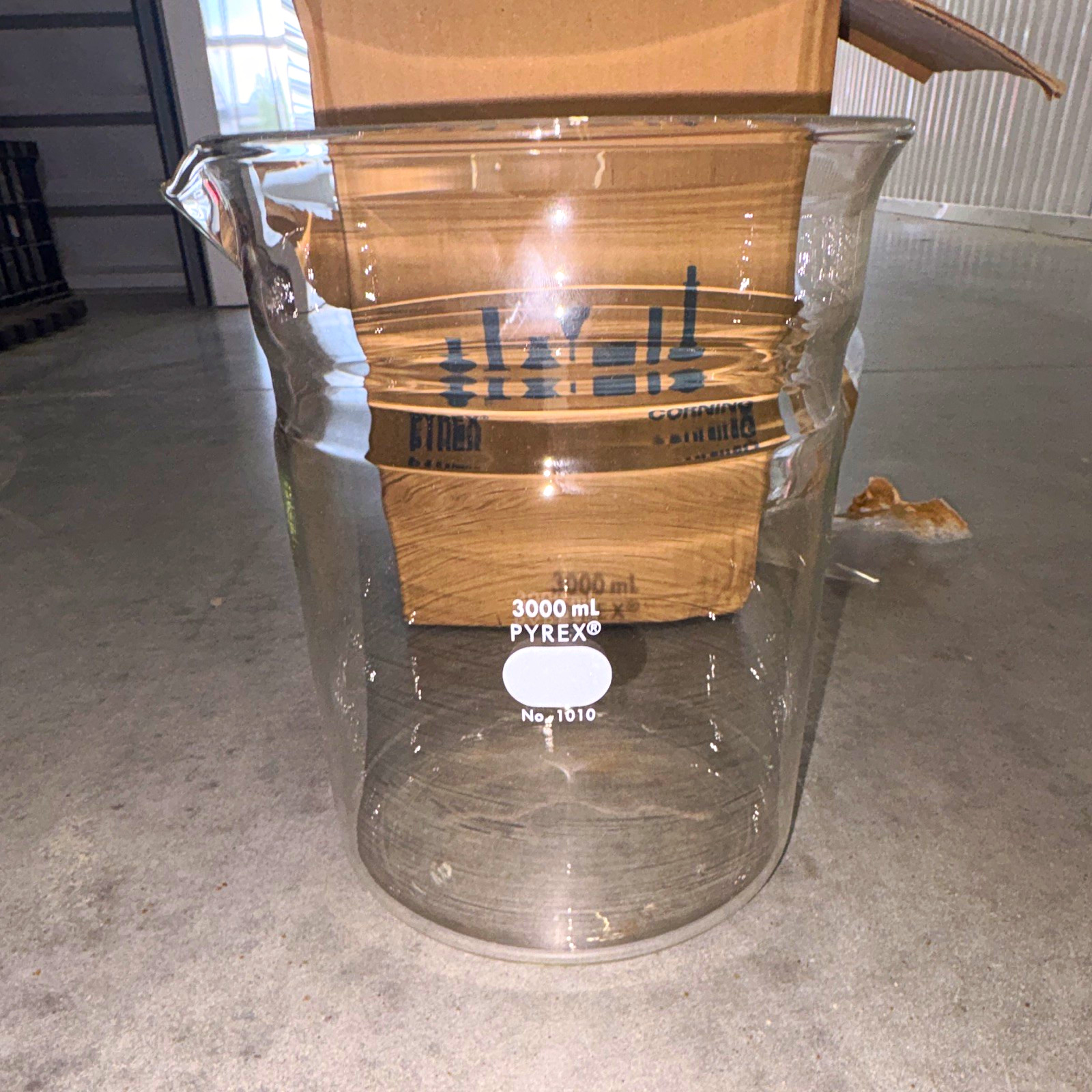 Corning PYREX Glass Lab Beaker 3000 mL Physical Laboratory Model 1010-BO