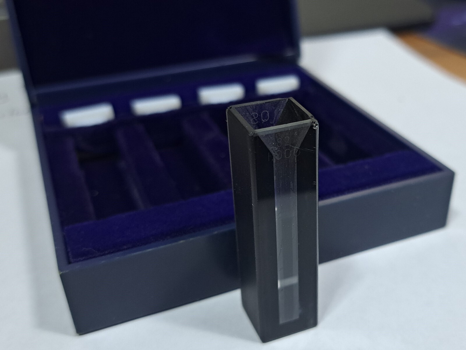 HELLMA – Type: 82, QS-1.000 – Cuvette w/ Box + 4 caps as shown
