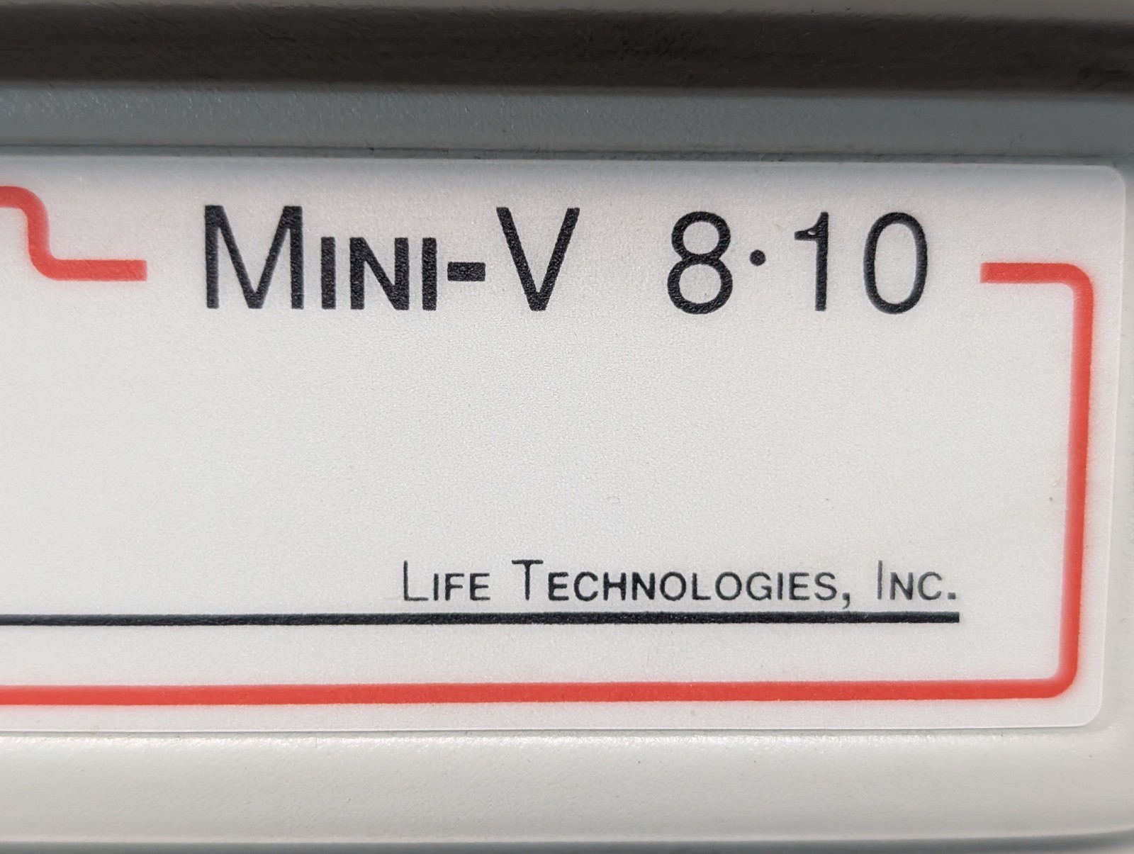 Lot of 2 BRL Mini-V 8:10 electrophoresis gel unit lids as shown