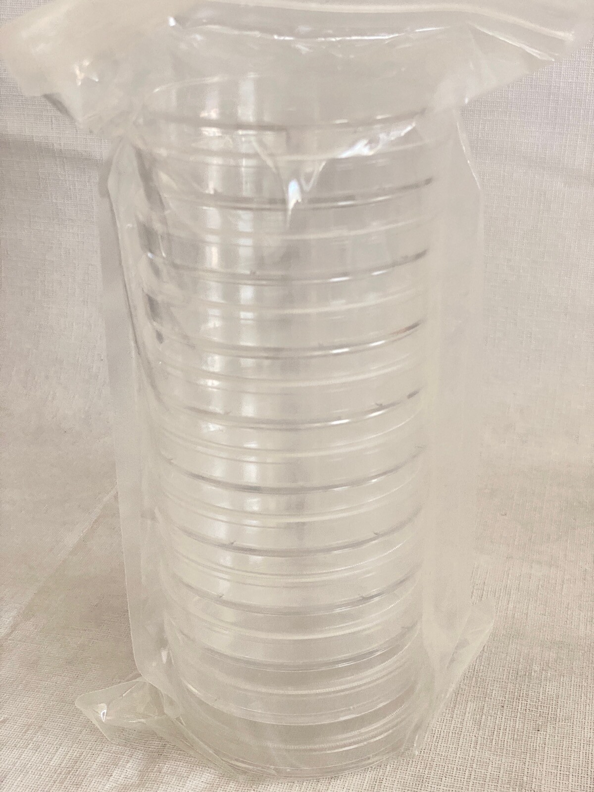 (40) VWR AVANTOR 10cm Treated Tissue Culture Petri Dish & Lid 60.8cm2 10861-680