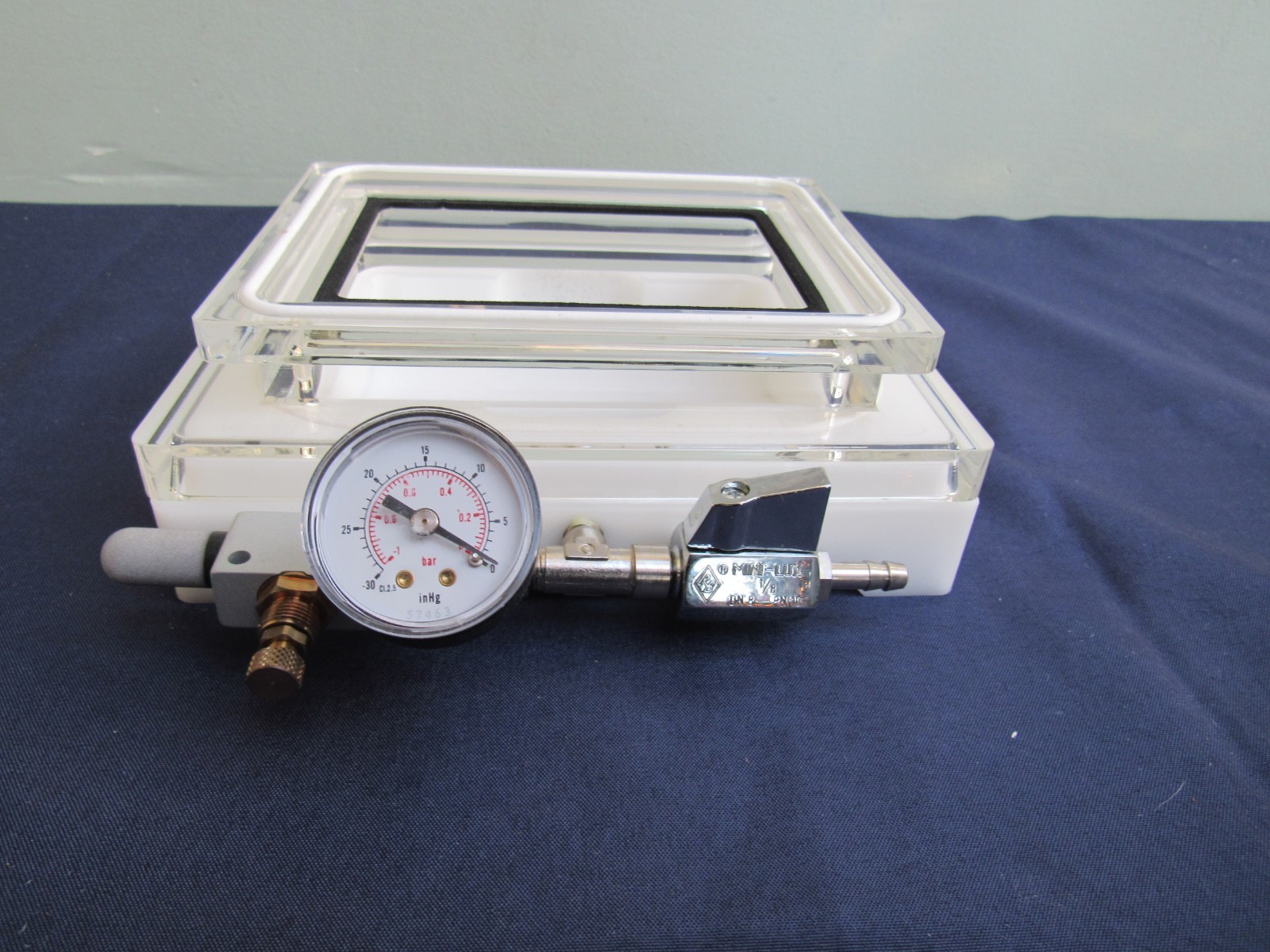 Unknown manuf. Vacuum Manifold w/ gauge, CAMOZZI RFU 4H2-1/8 VALVE, MINI-LUX DN8