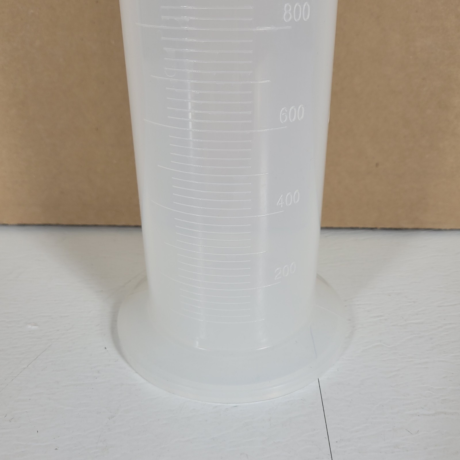 PolyLab 2000mL Capacity Graduated Measuring Cylinder Polypropylene Plastic 20°C