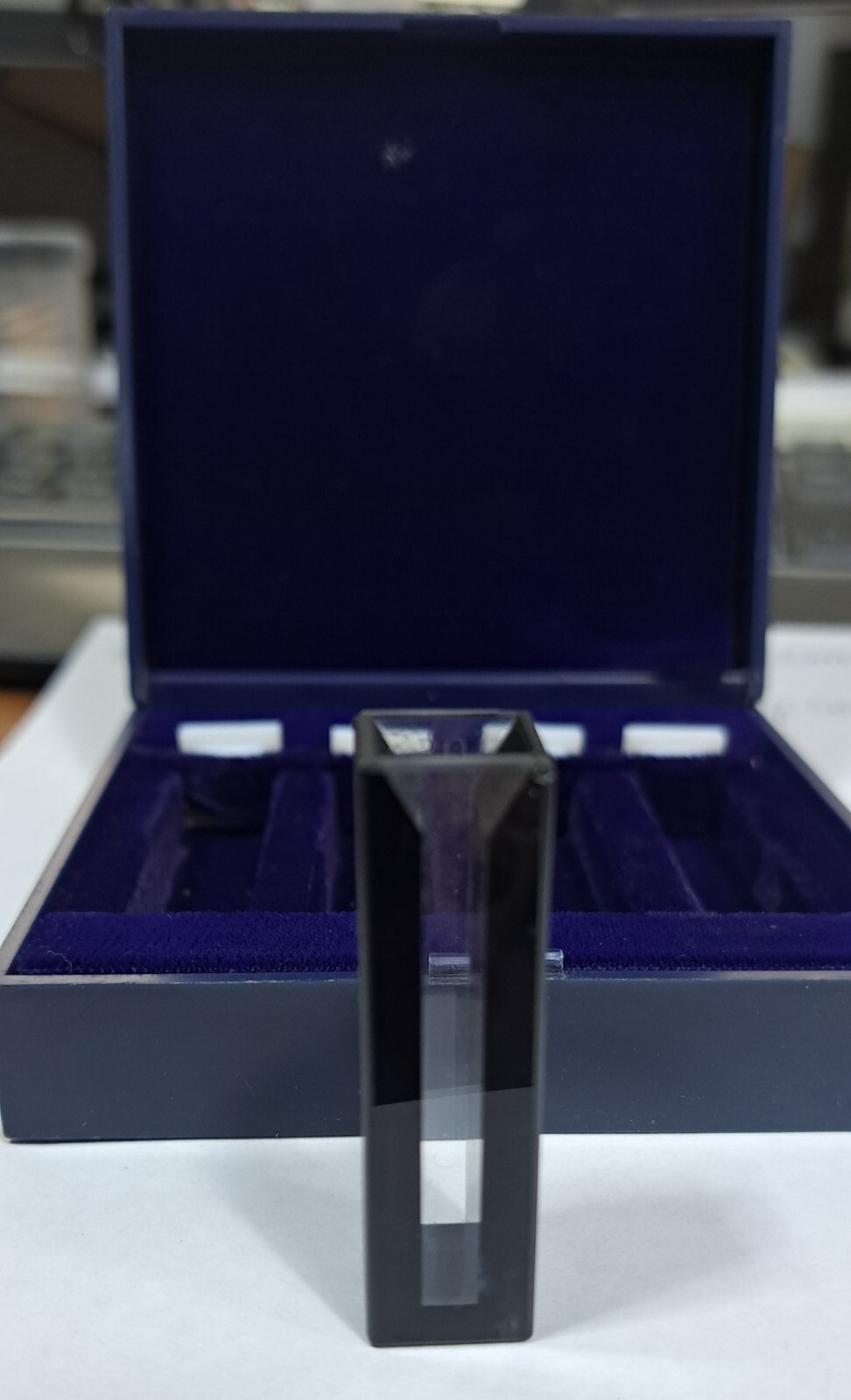 HELLMA – Type: 82, QS-1.000 – Cuvette w/ Box + 4 caps as shown