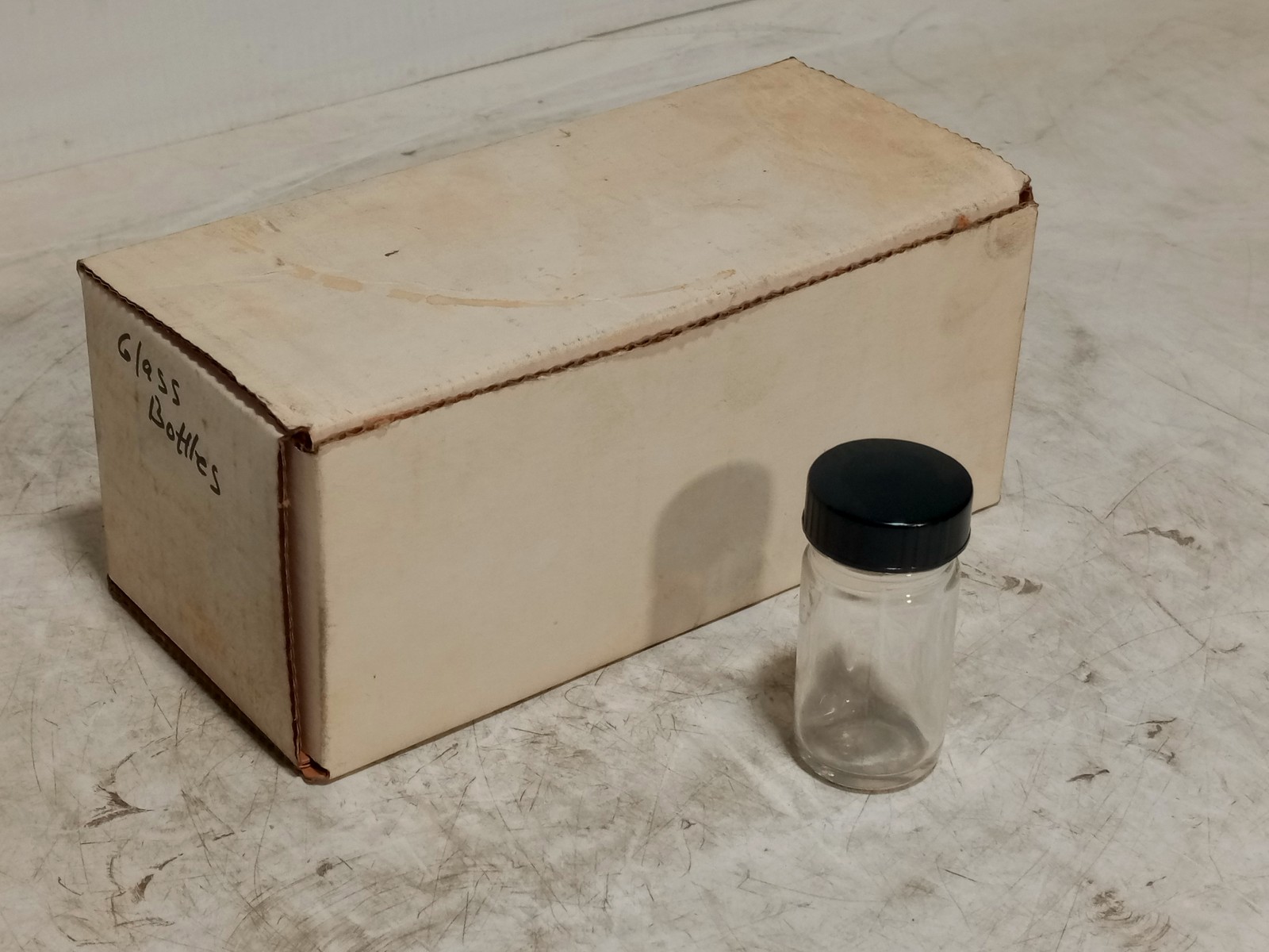 Unbranded Lot of 10 Clear Glass Sample Bottles w Black Caps as shown
