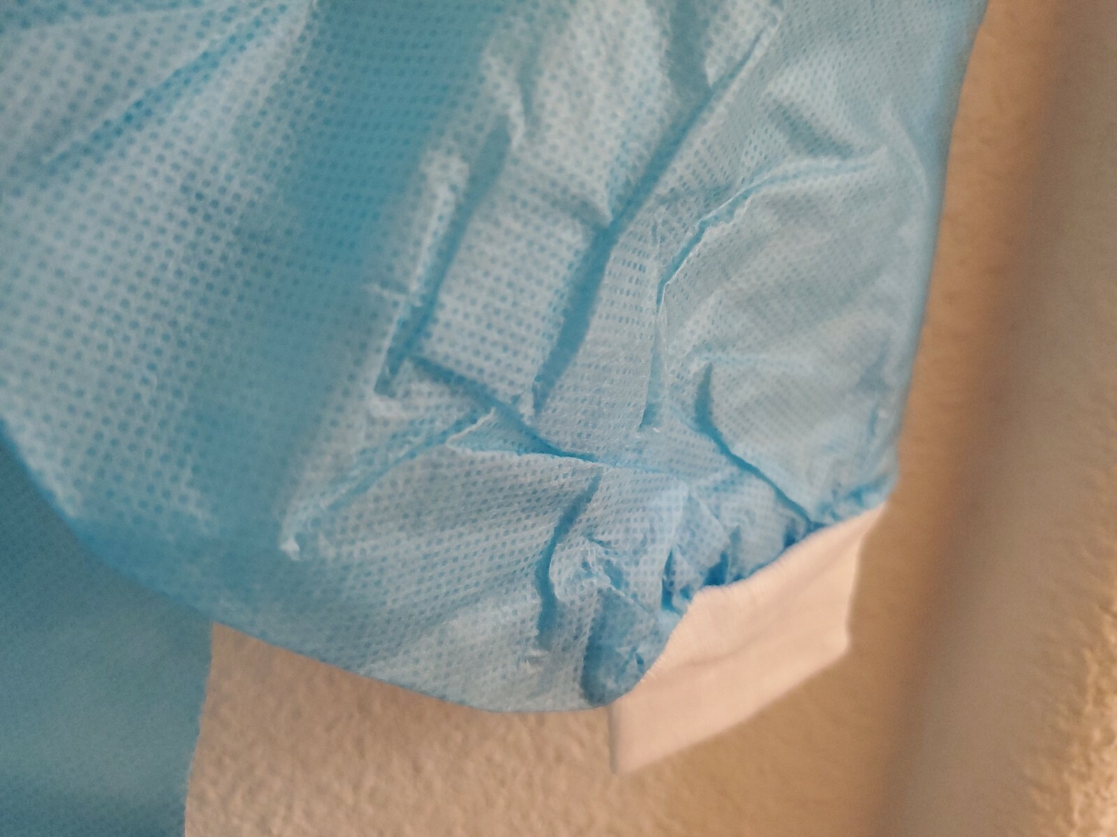 Disposable Isolation gowns universal size none woven cloth (pack of 20)
