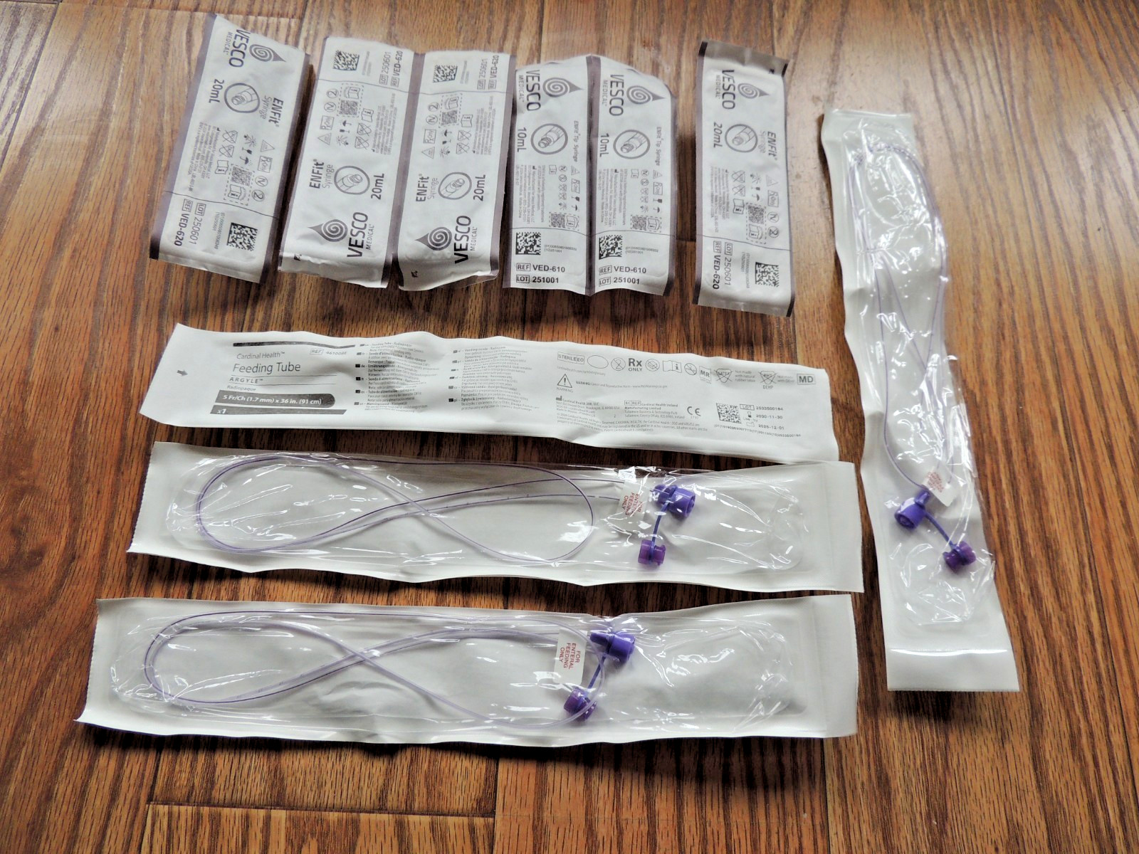 6) Vesco Medical ENFIT Flat Top Syringes, 20ML + 4 FEEDING TUBES AS PICTURE