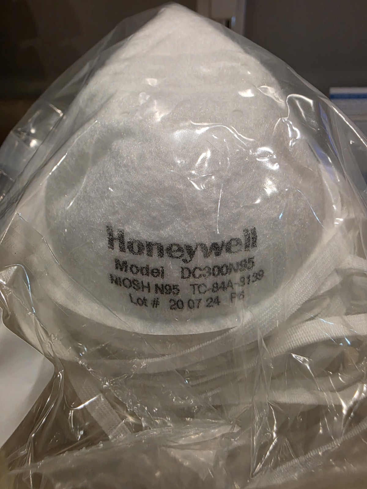 Honeywell Home N95 NIOSH-Approved Molded Cup Respirator Mask, 20-Pack DC300N95