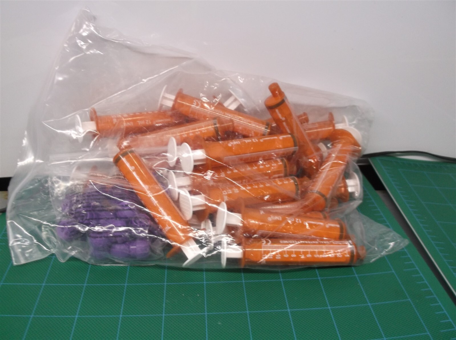 NeoMed® Oral Dispensers With Tip Caps, 12mL, Amber/White Markings, 25 Pack