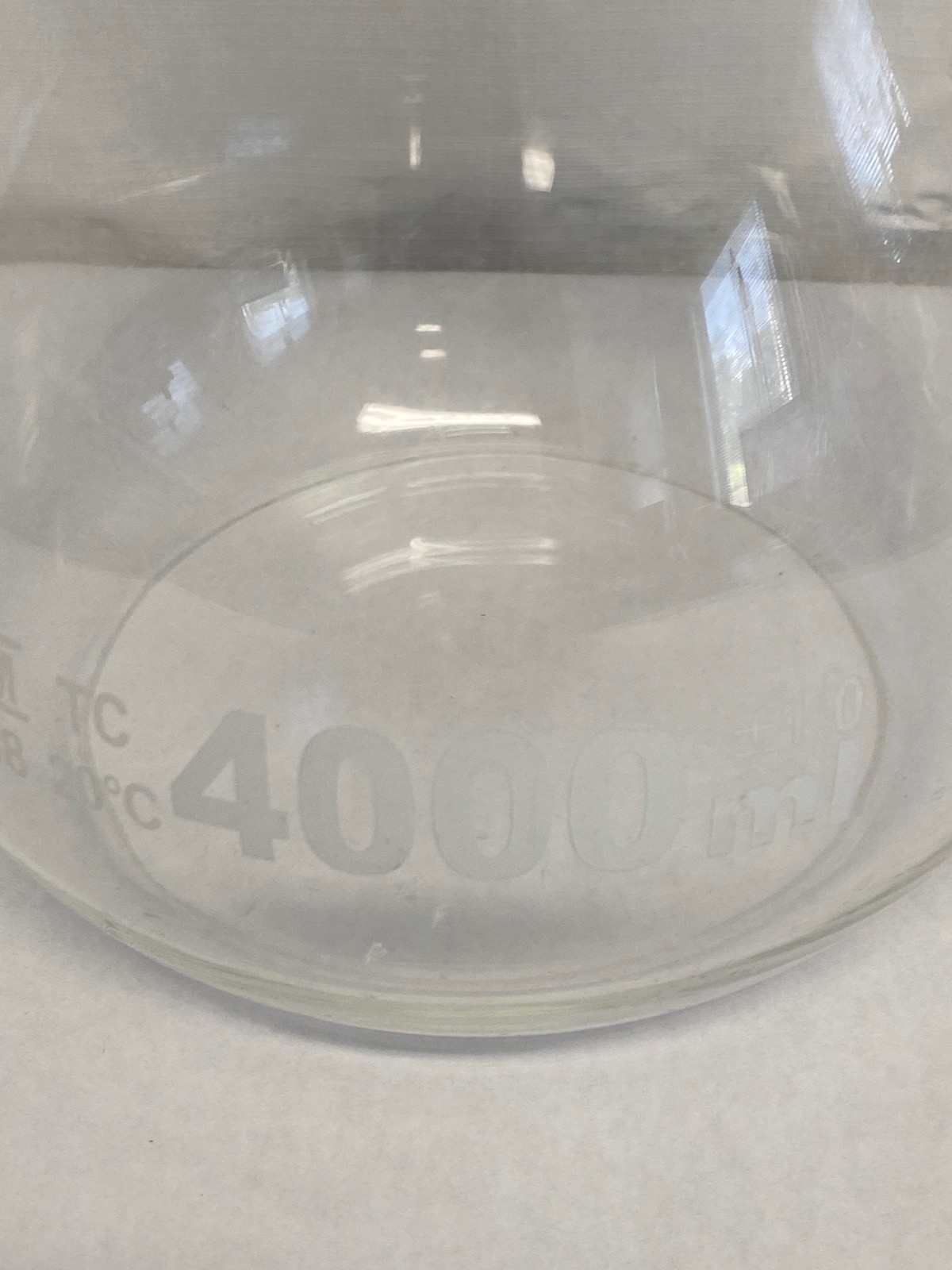 AVANTOR VWR Glass 4000mL 4L Class A Volumetric Flask #38 Stopper B