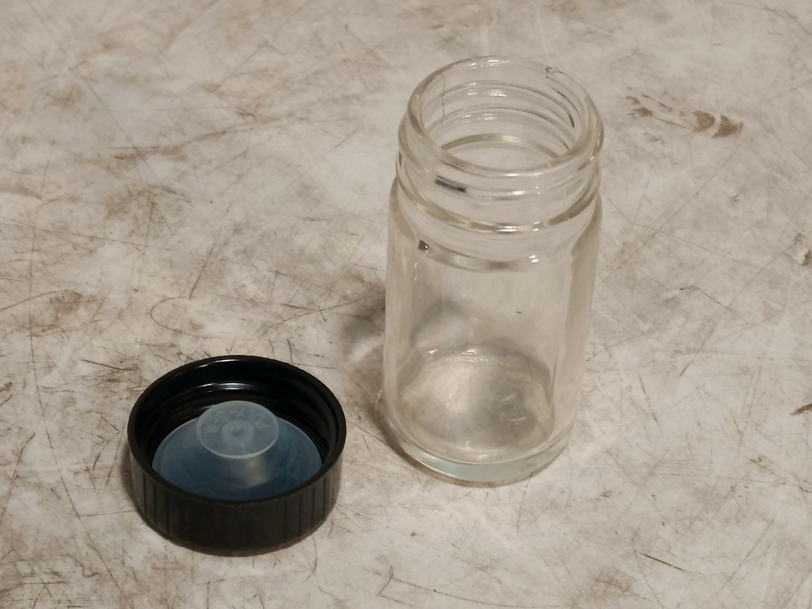 Unbranded Lot of 10 Clear Glass Sample Bottles w Black Caps as shown