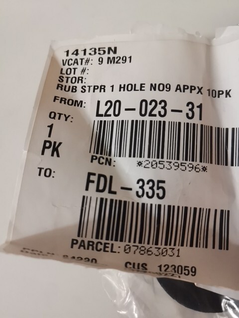No.14-135N 9 Pieces Fisherbrand One-Hole Rubber Stoppers #9