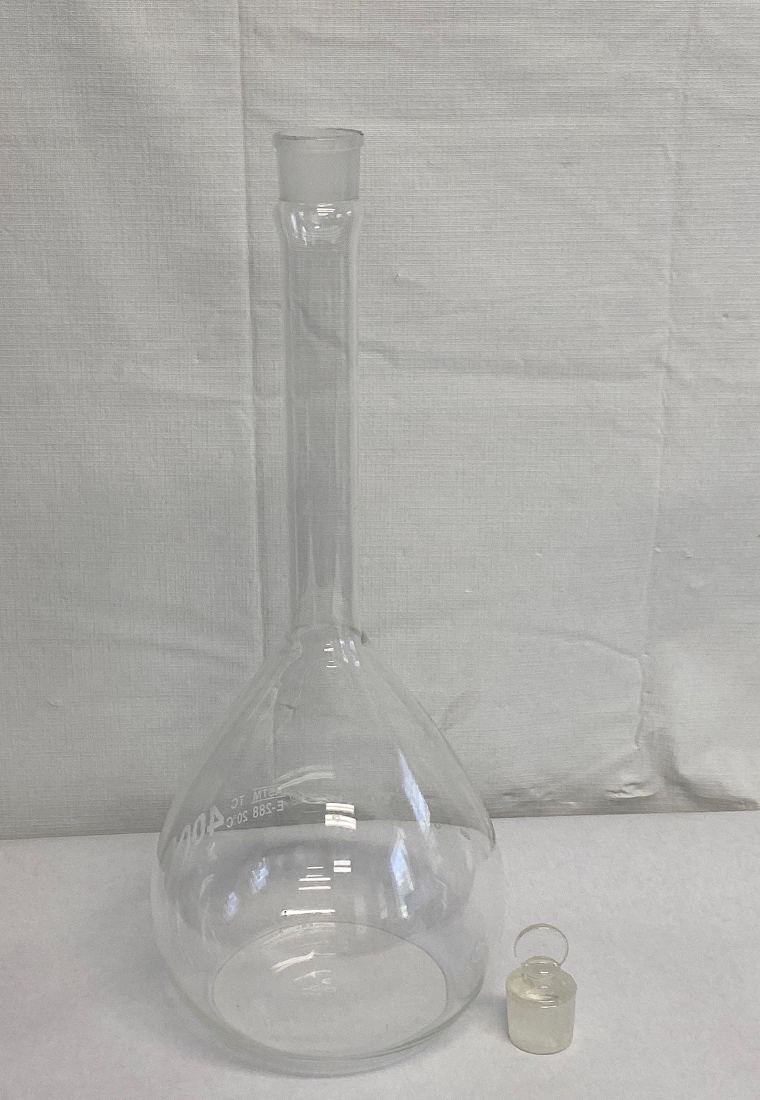 AVANTOR VWR Glass 4000mL 4L Class A Volumetric Flask #38 Stopper B