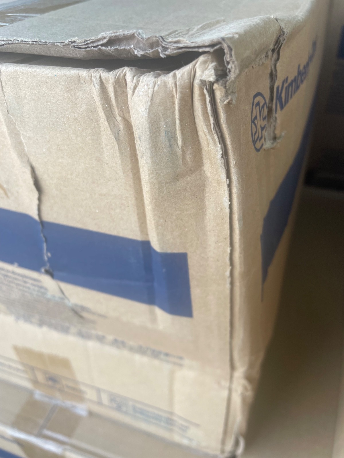 2000 Count Damaged Case Kimberly Clark Halyard Nitrile Gloves Large Exp 1/2025