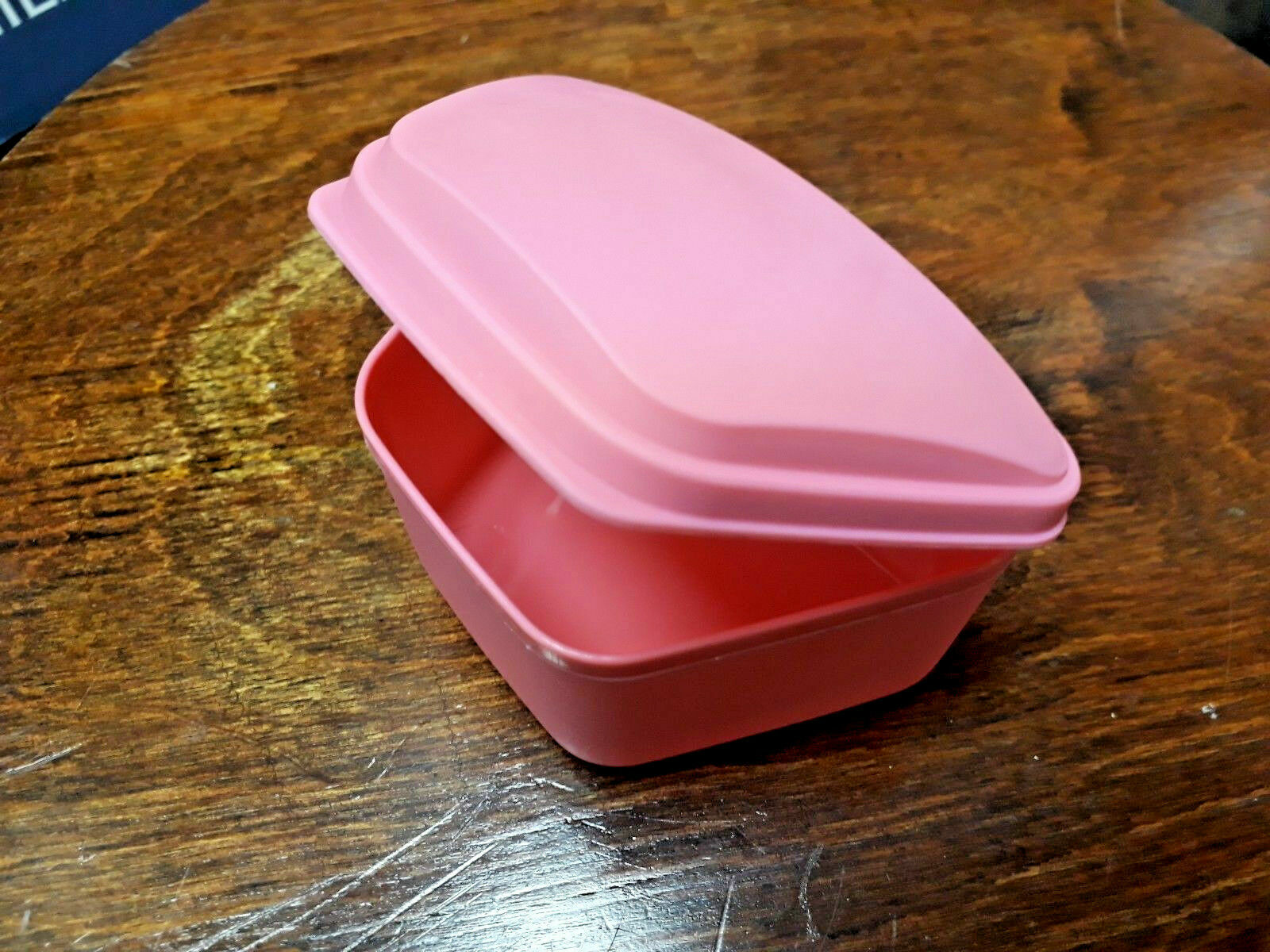 One (1) Dental orthodontic retainer denture storage box case