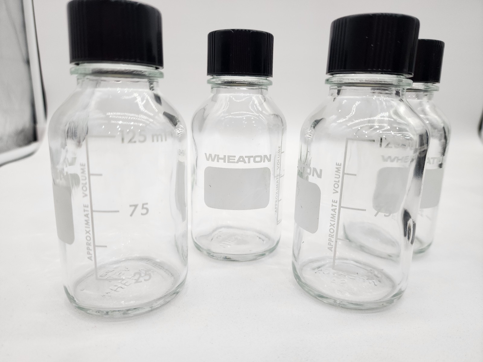 R163400 Lot (4) Wheaton 125ml Media Storage Bottle With Lid 125 ml