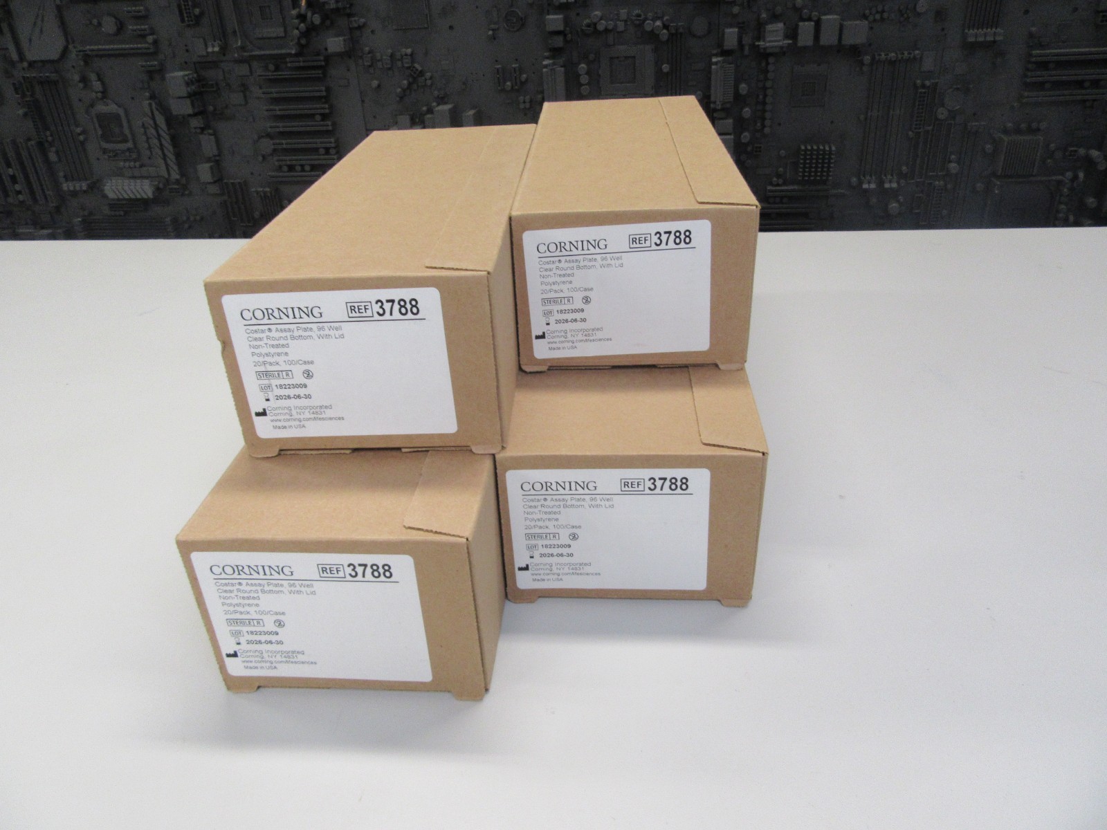Lot of 4 – Corning Costar 3788 96-Well Assay Plates with Lids