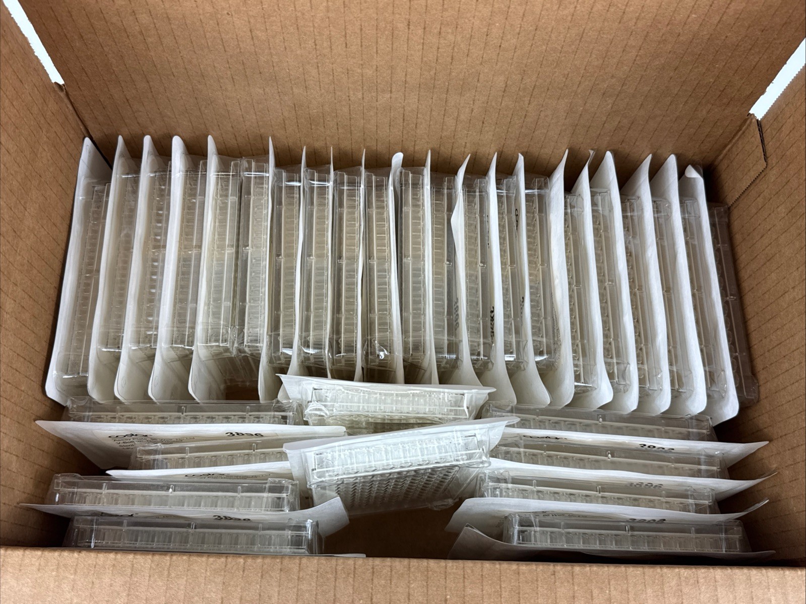 Corning Costar REF 3896 Microplate 96 Well V bottom 380 µL Lot 31 PCS