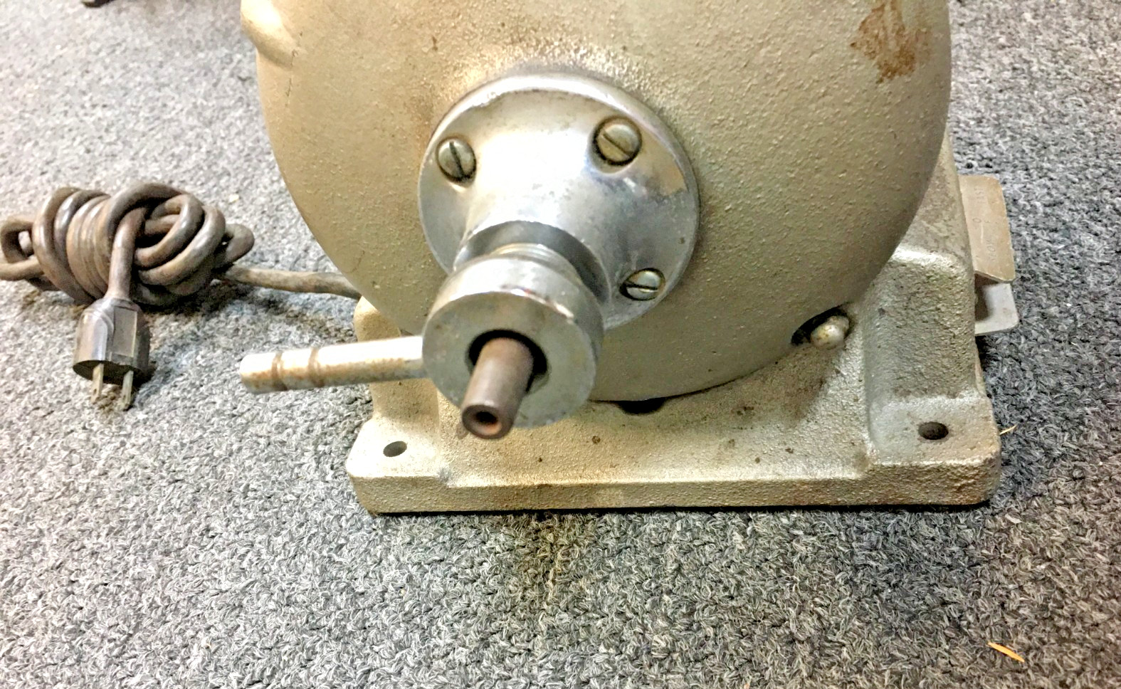 DIXON POLISHING LATHE MODEL MT 353, 1/4 HP, 60 CYCLE, 1725-3450 RPM,TURNS ON,USA