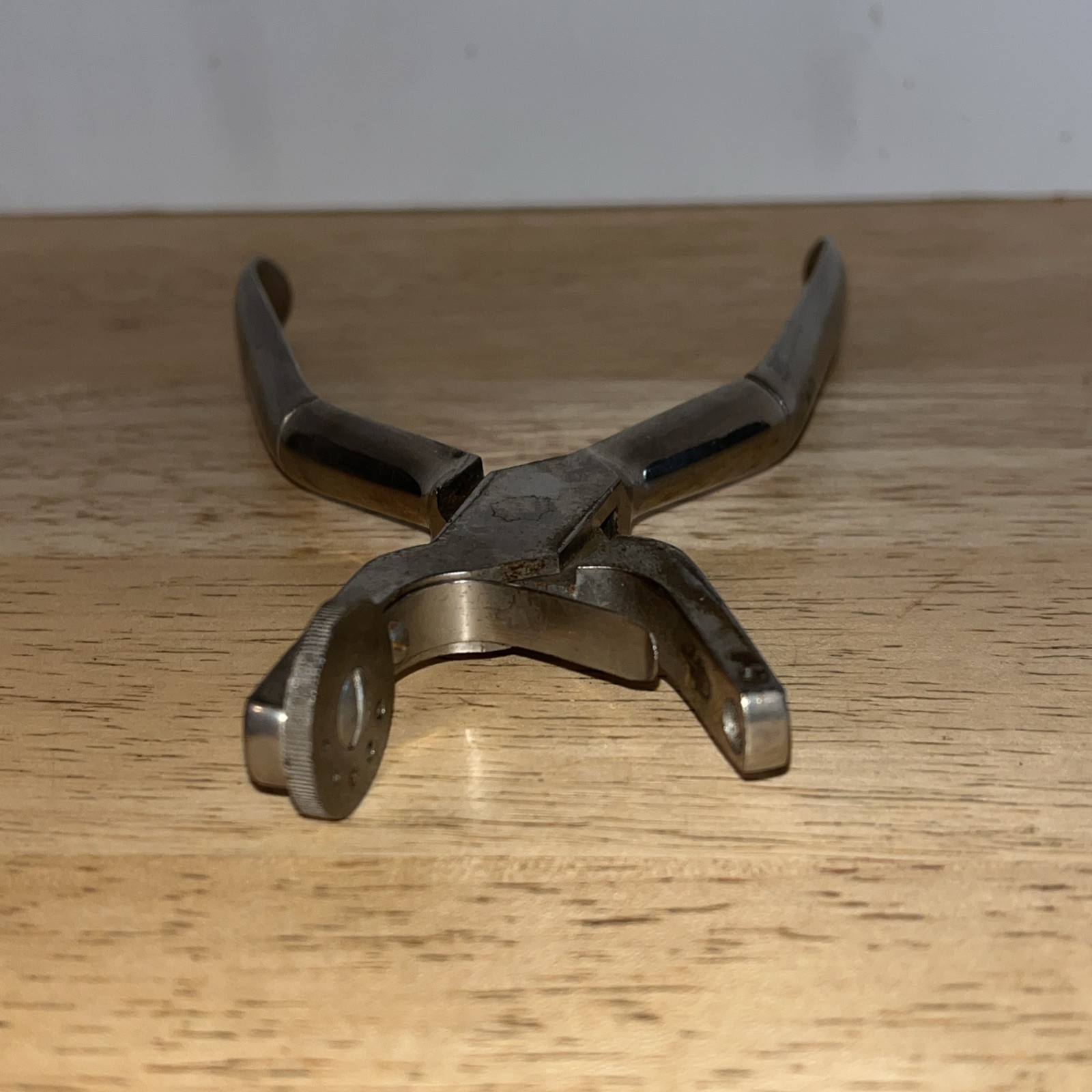 Vintage Worthington Raymond Ainsworth Dam Punch Rotatory Dental Clamp Germany