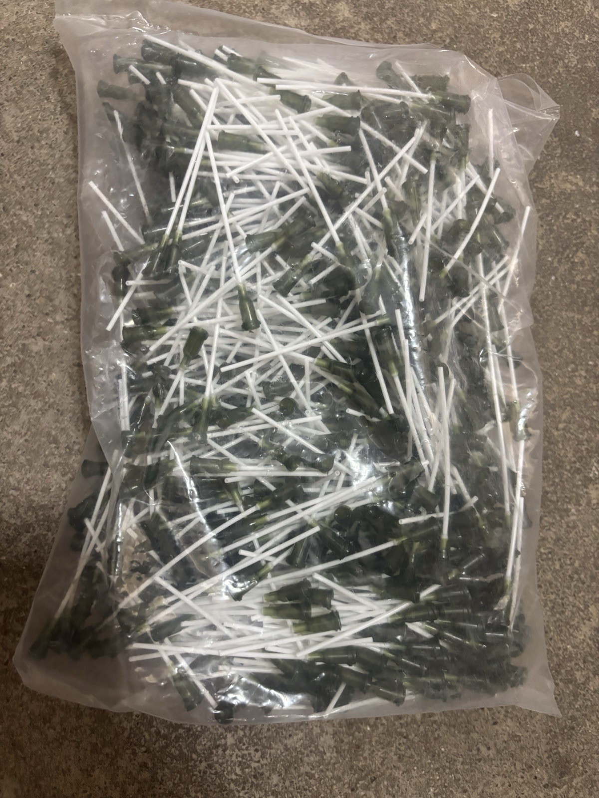 1000 Pack 14G Dispensing Needles Blunt Tip Luer Lock 2.5″ Plastic Hub Olive
