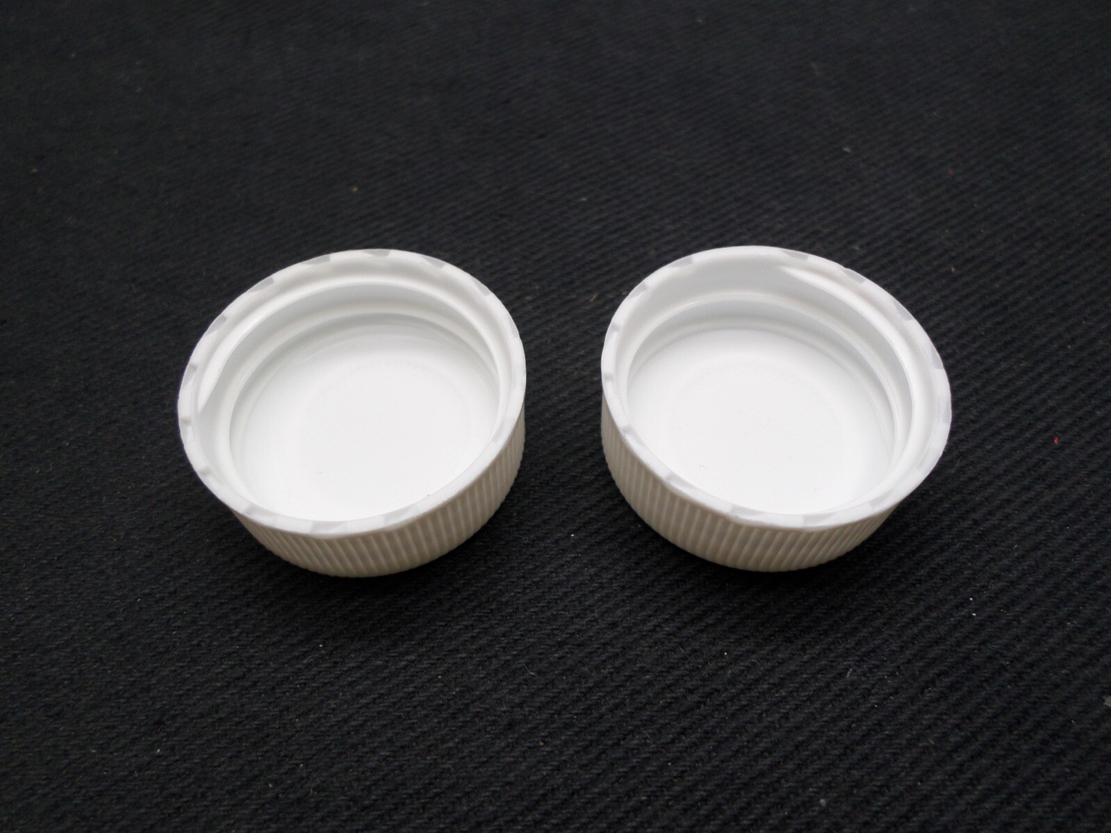 Laboratory 16oz Glass Amber Boston Round Bottle w/ White 28-400 Screw Cap 2/Pack