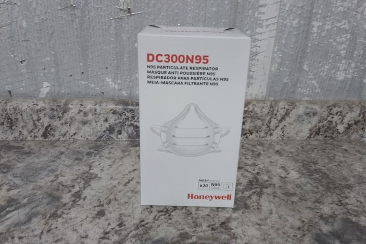 Honeywell DC300N95 8000 Pk Universal Size White Disposable Respirator