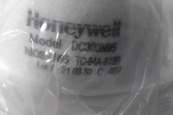 Honeywell DC300N95 8000 Pk Universal Size White Disposable Respirator