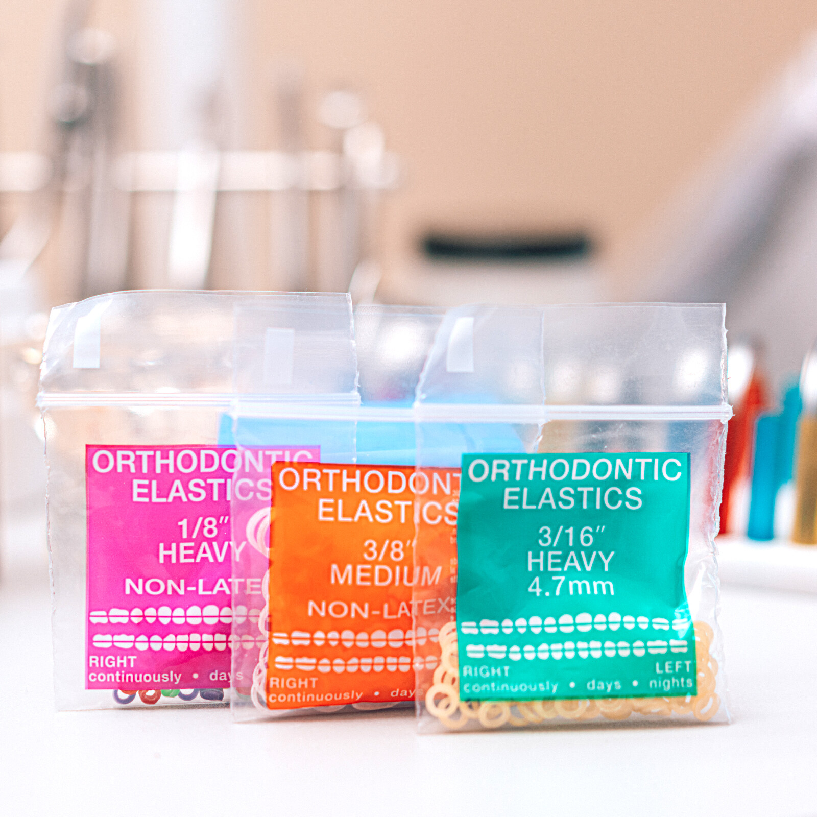 JMU Orthodontic Elastic Rubber Bands 500pcs + 3pcs Elastic Director for Brace