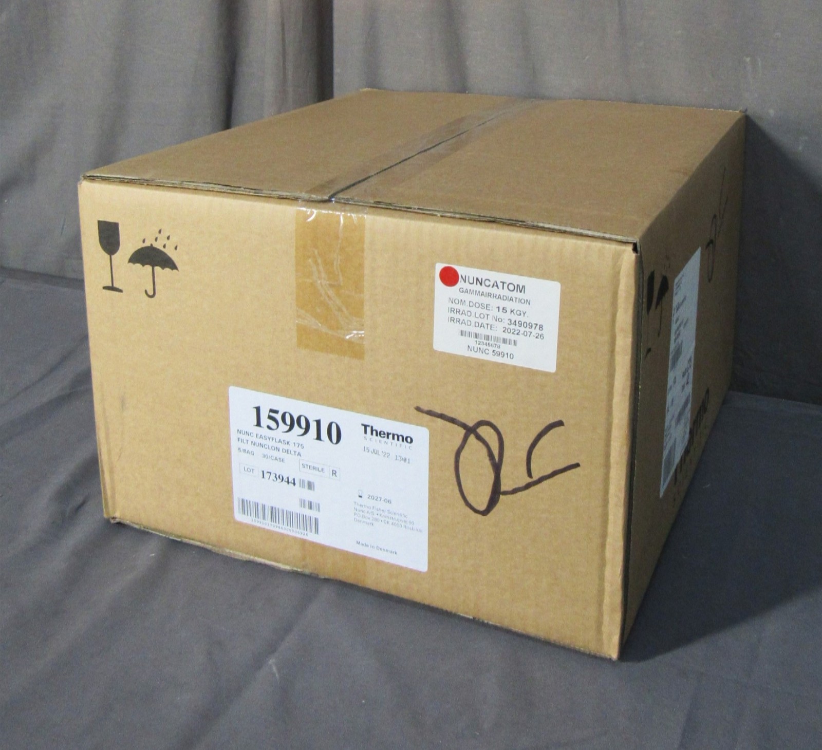 * Case of 30 New Thermo/Nunc 159910 EasyFlask 175cm2 Culture Flasks