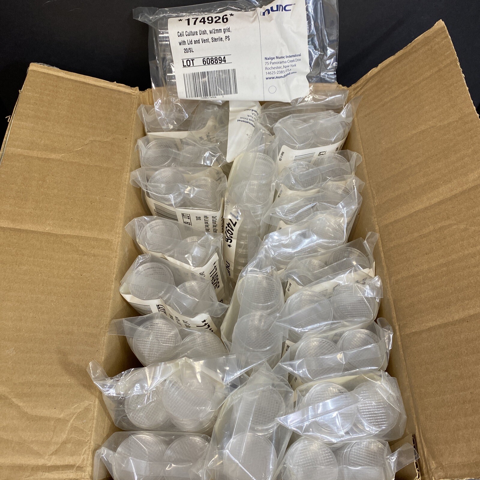 Thermo Scientific Nunc Petri Dish with Lid Total of 200 Dishes