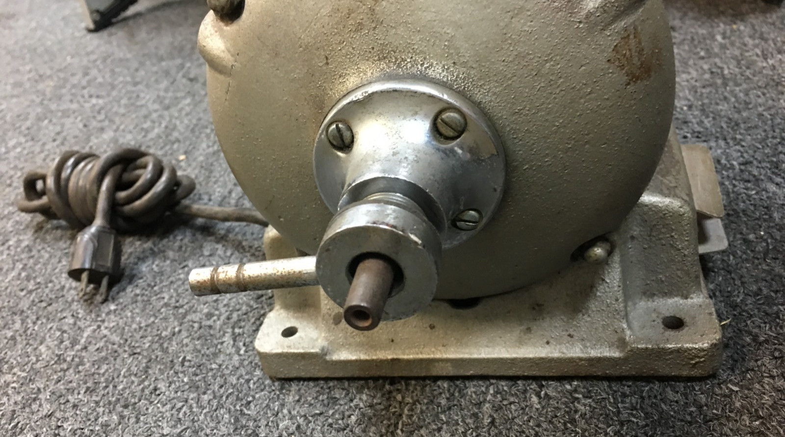 DIXON POLISHING LATHE MODEL MT 353, 1/4 HP, 60 CYCLE, 1725-3450 RPM,TURNS ON,USA