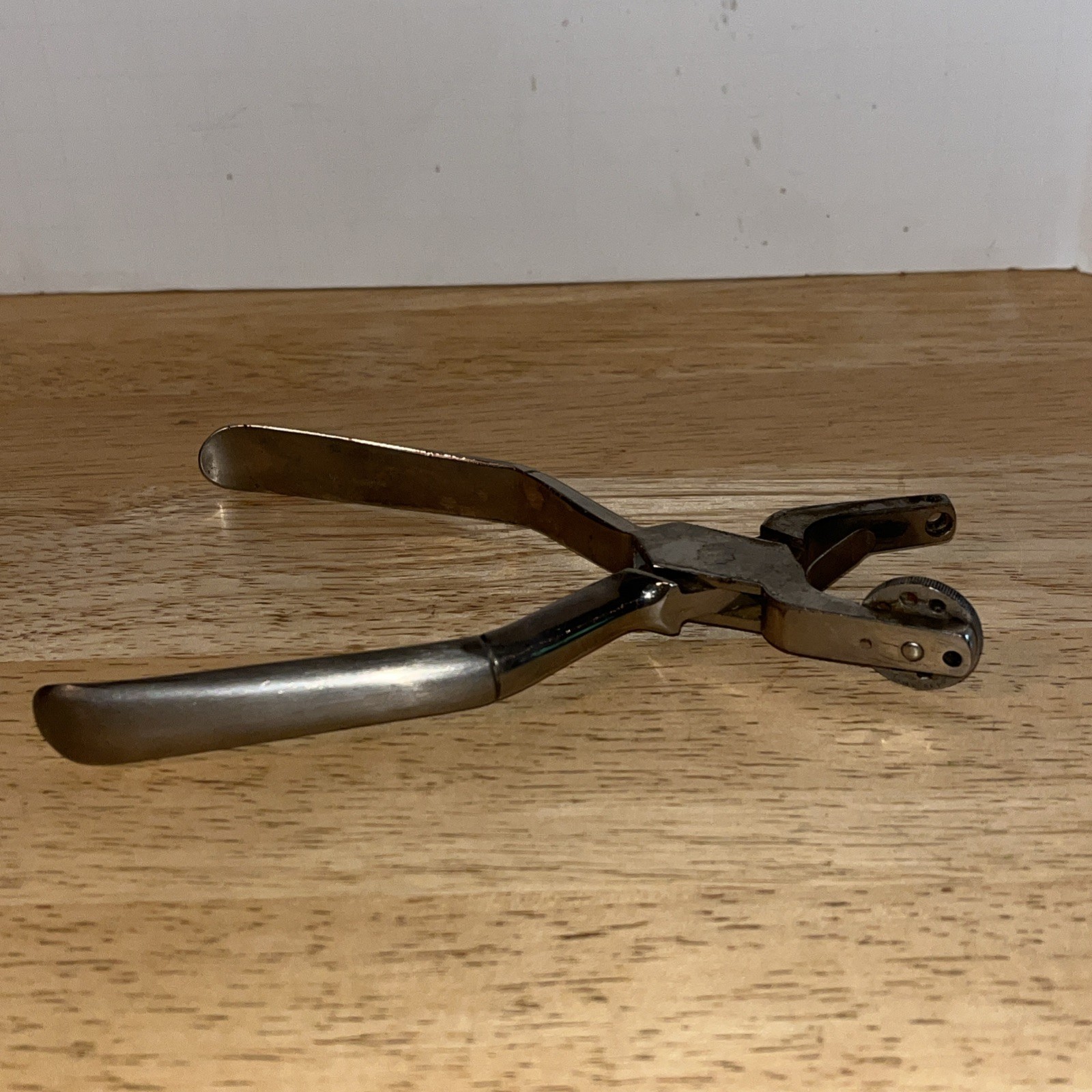 Vintage Worthington Raymond Ainsworth Dam Punch Rotatory Dental Clamp Germany