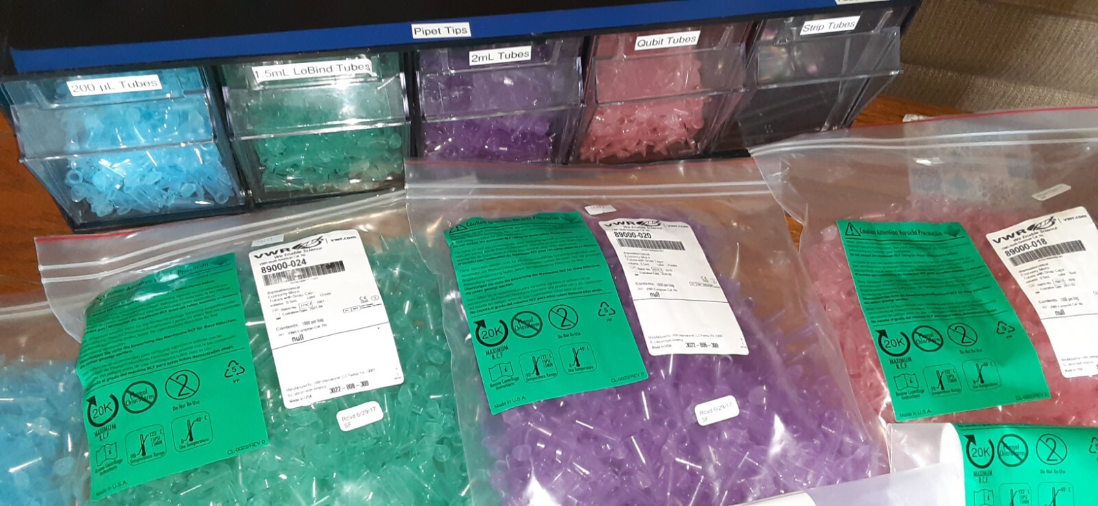 VWR lot of (4000++++++) 0.5ml multi color tubes w/Snap Caps and a 5 bay Tilt BiN