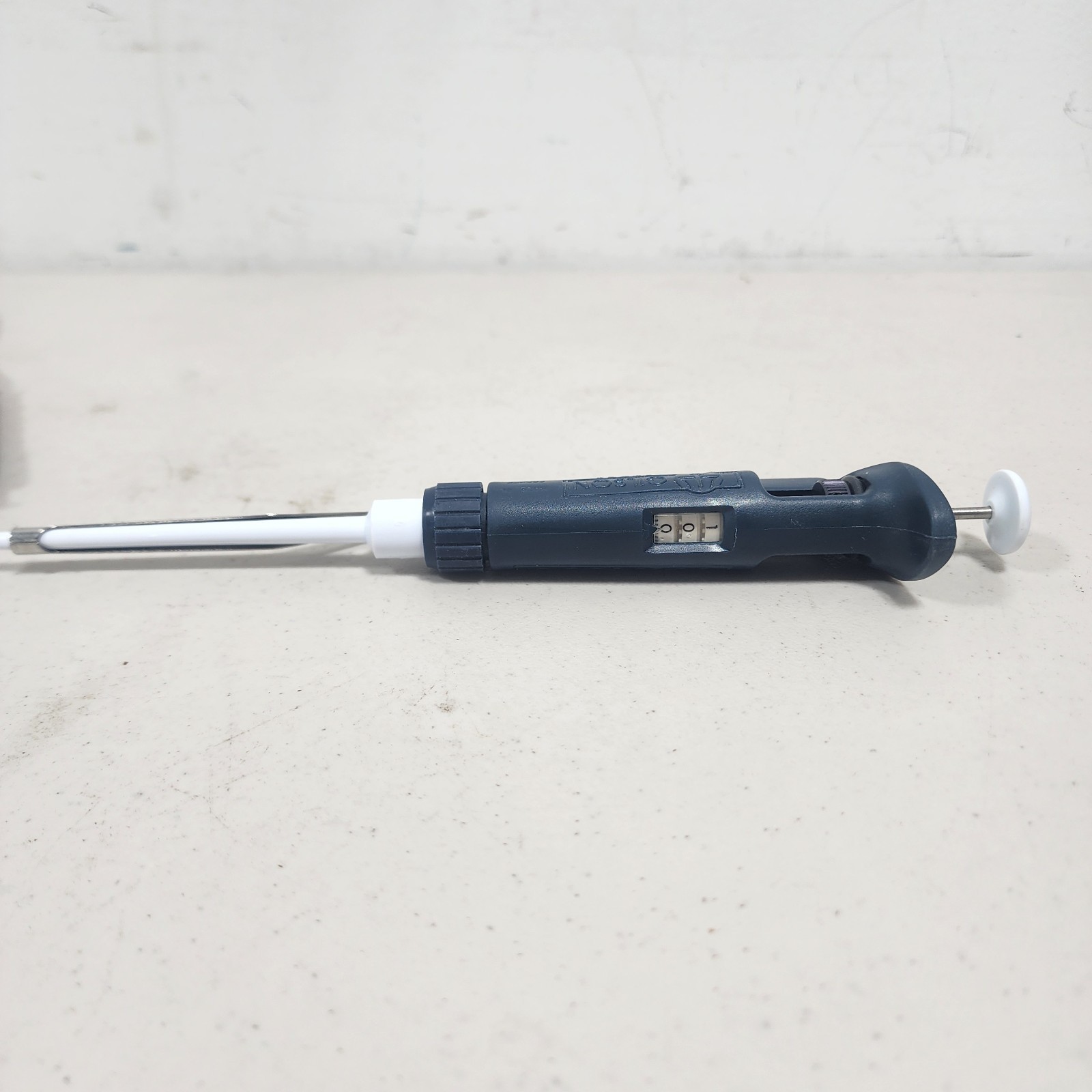 Gilson Pipetman Classic P100 Adjustable Single-Channel Pipette Pipet
