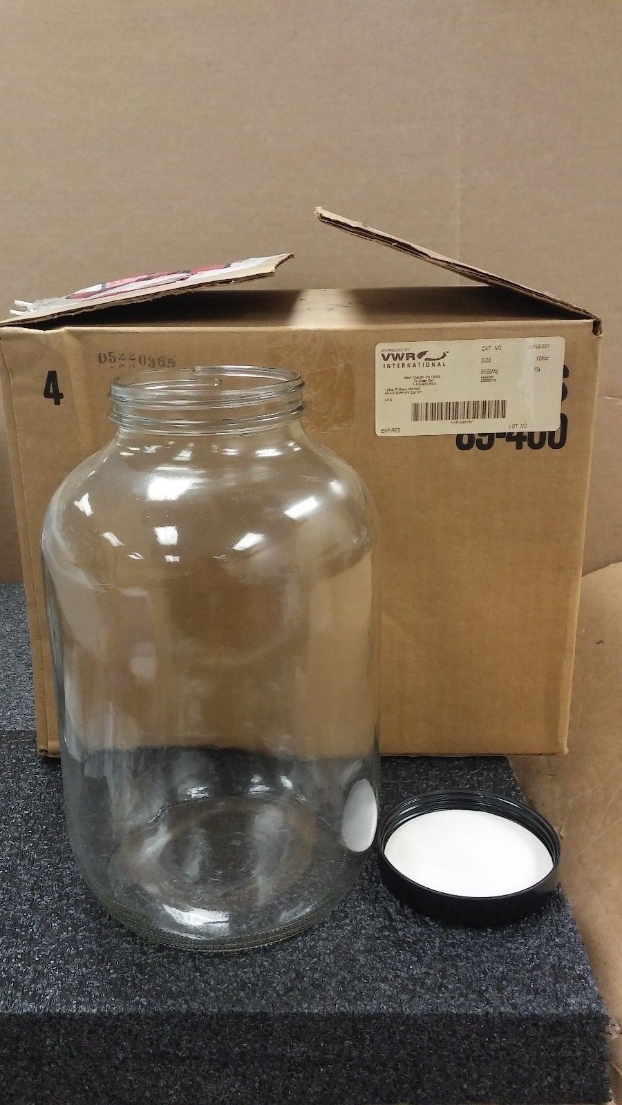 QORPAK VWR 128oz Fl Glass Standard Wide Mouth Bottle with Black Lid Case of 4
