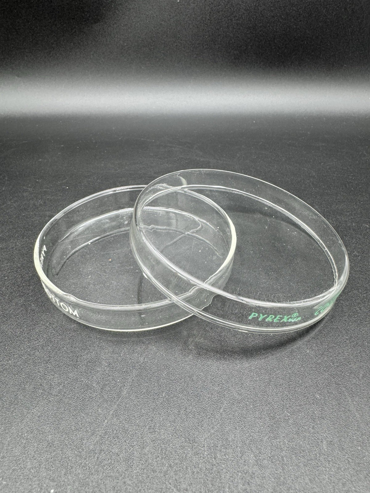 Set of 4 Vintage Pyrex USA Glass Petri Dishes Bottom & Cover 4” Lab NOS
