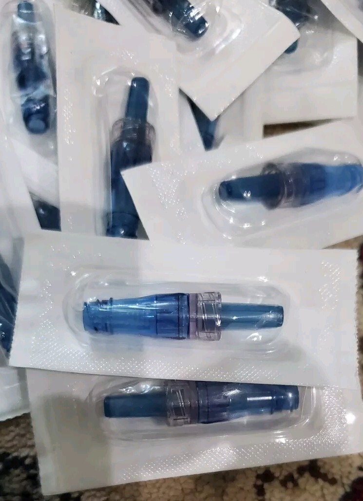 20pcs med stream needleless connector, REF# Mc100 EXP: 07/01/2028