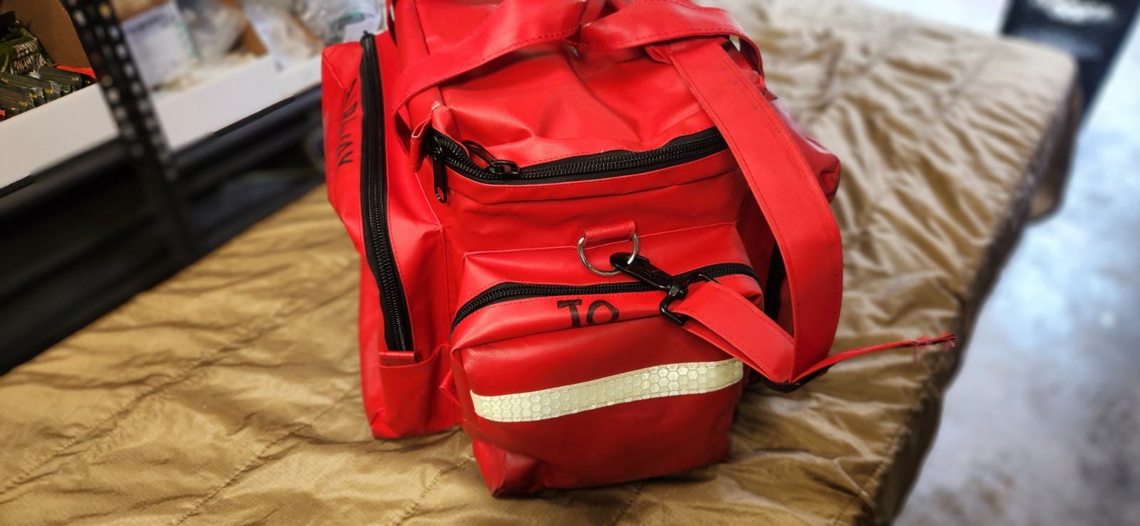 L.A. Rescue Bfr attack bagEMS Trauma Bag w/ Shoulder Strap & Clear Zip Pouch